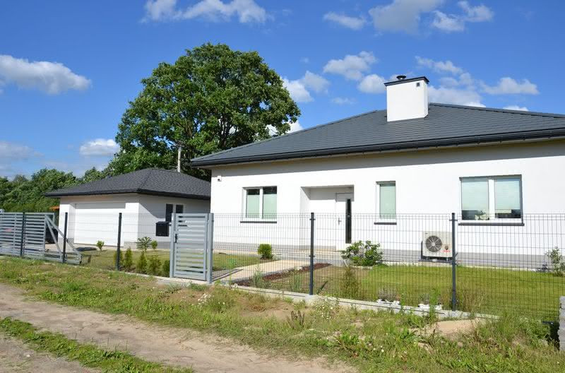 Jarek - Członek Klubu Budujących Dom, ogrodzenie stawiał w 2016 r.