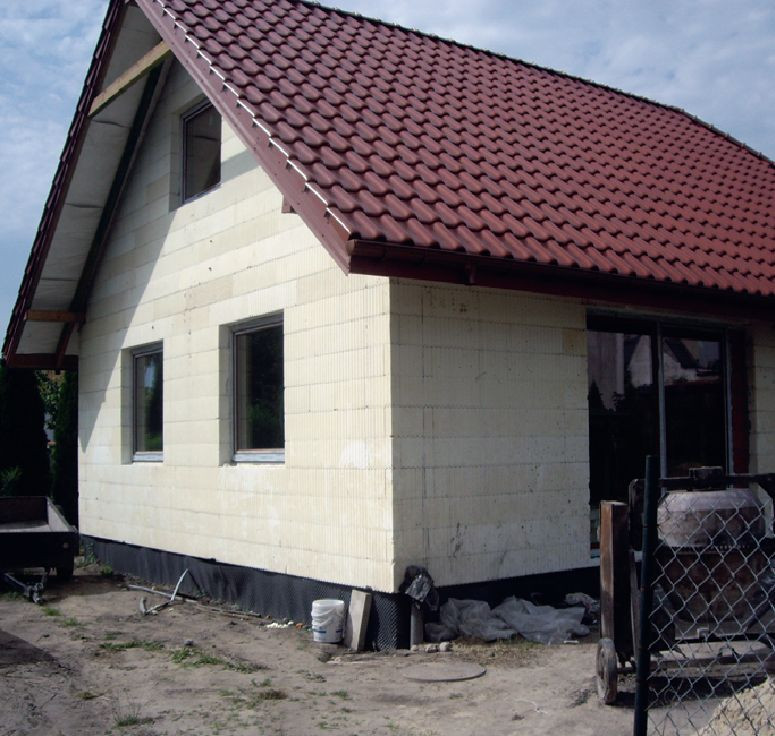Krzysiek – Czytelnik Budujemy Dom, ściany stawiał w 2011 r.