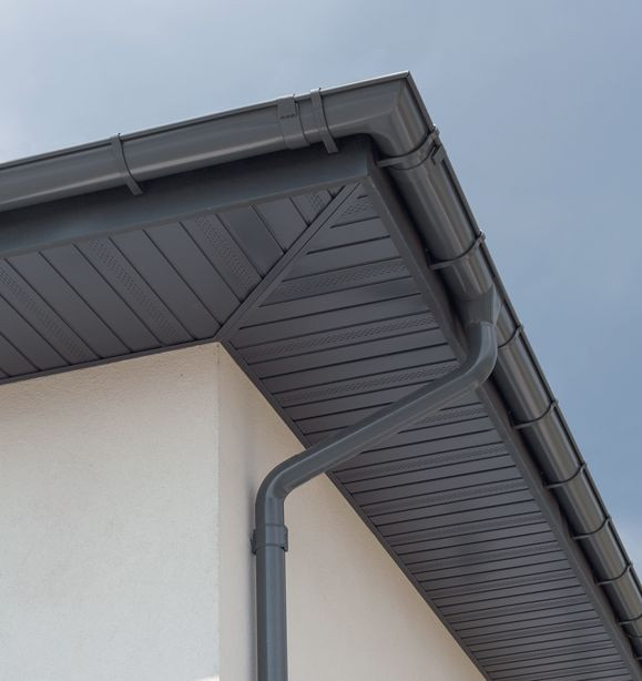 Stalowa podbitka dachowa SOFFIT w kolorze ciemny orzech