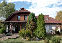 Z dodaną werandą i garażem