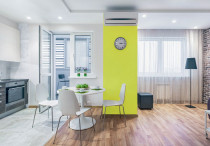 Wykańczanie ścian w salonie