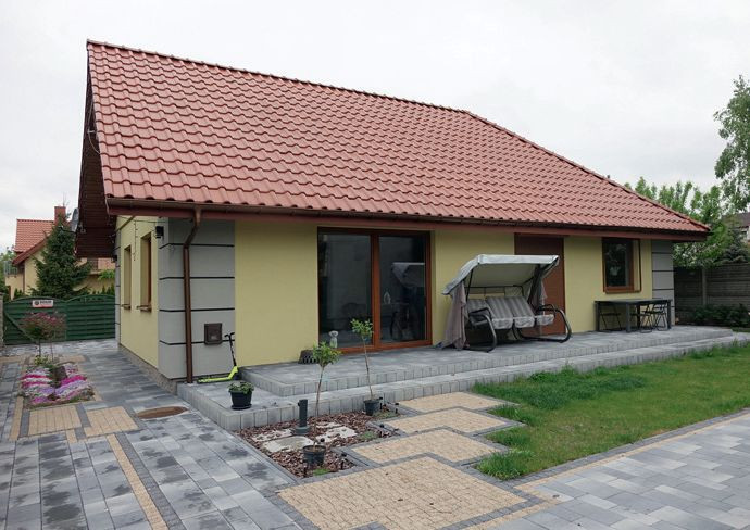Krzysiek - Członek Klubu Budujących Dom, elewację układał w 2013 r.