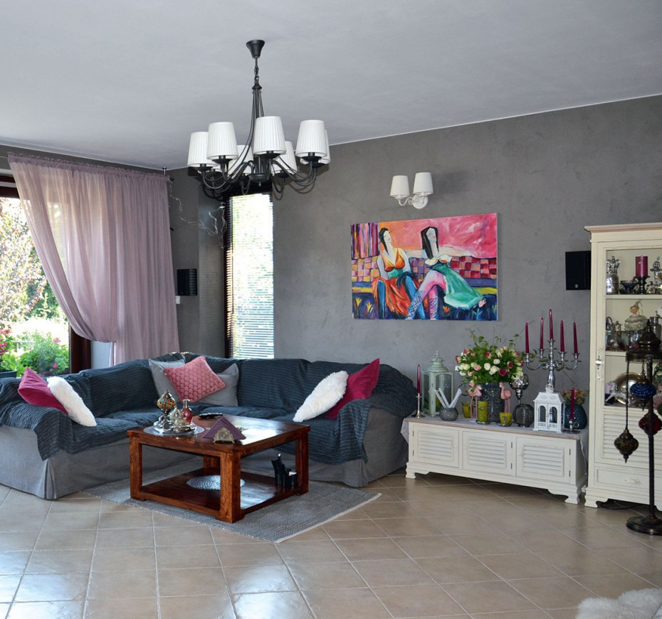Kasia - Członkini Klubu Budujących Dom, ściany w salonie dekorowała w 2010 r.