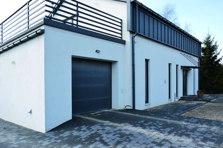 Karolina i Piotr - Członkowie Klubu Budujących Dom, bramy garażowe użytkują od 2015 r.