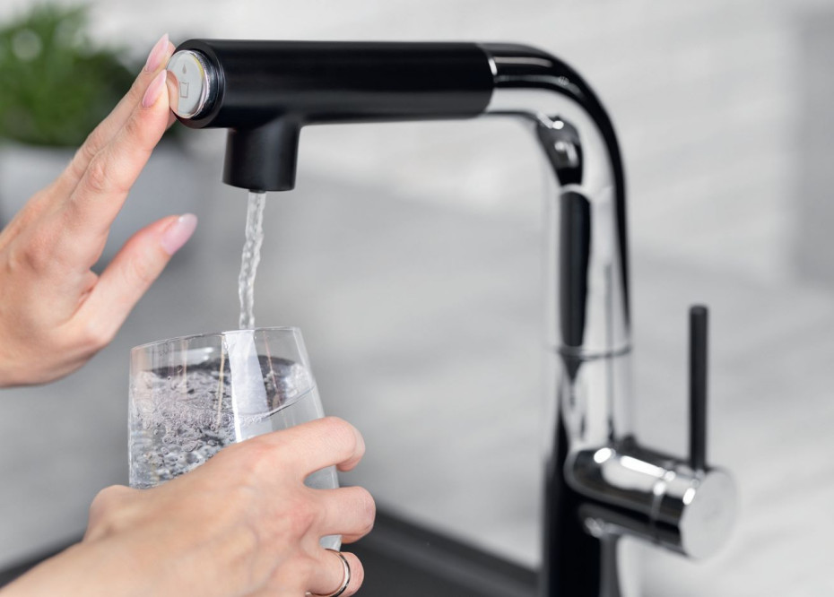 Zdrowa woda w naszych domach - kiedy warto pić ją prosto z kranu?