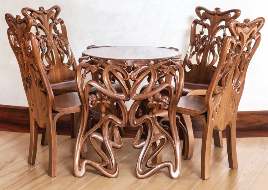 Secesyjny stolik kawowy i krzesła