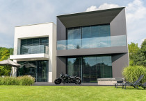 Okna, osłony okienne, drzwi, bramy garażowe