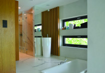 Beata i Bartek - Czytelnicy Budujemy Dom, ściany w master bedroom wykańczali w 2019 r.