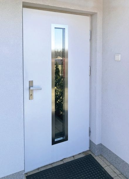 Ania i Jarek - Członkowie Klubu Budujących Dom, drzwi zewnętrzne zamontowali w 2015 r.