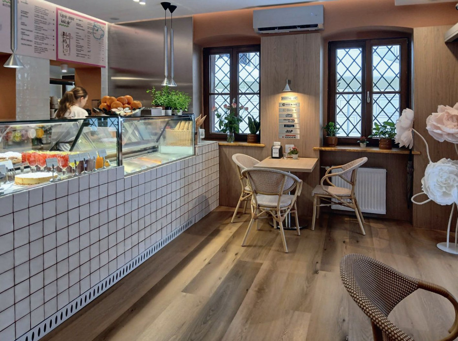 Decora i Cafe Bajka łączą siły - charytatywna akcja na rzecz Fundacji Barka