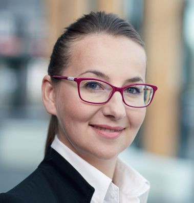 Wady i zalety kuchni otwartej i zamkniętej. Jakie sprzęty sprawdzą się najlepiej w każdej z nich?