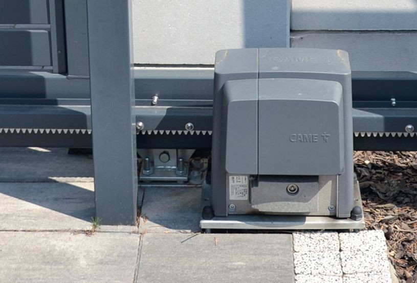 Wojtek - Czytelnik Budujemy Dom, napęd do bramy wjazdowej użytkuje od 2018 r.