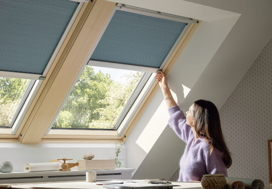 Nowe wewnętrzne rolety elektryczne i solarne VELUX