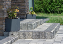 Palisady łupane JONIEC® - eleganckie wykończenie tarasów, schodów i ogrodów