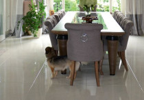 Małgosia - Członkini Klubu Budujących Dom, posadzkę układała w 2018 r.