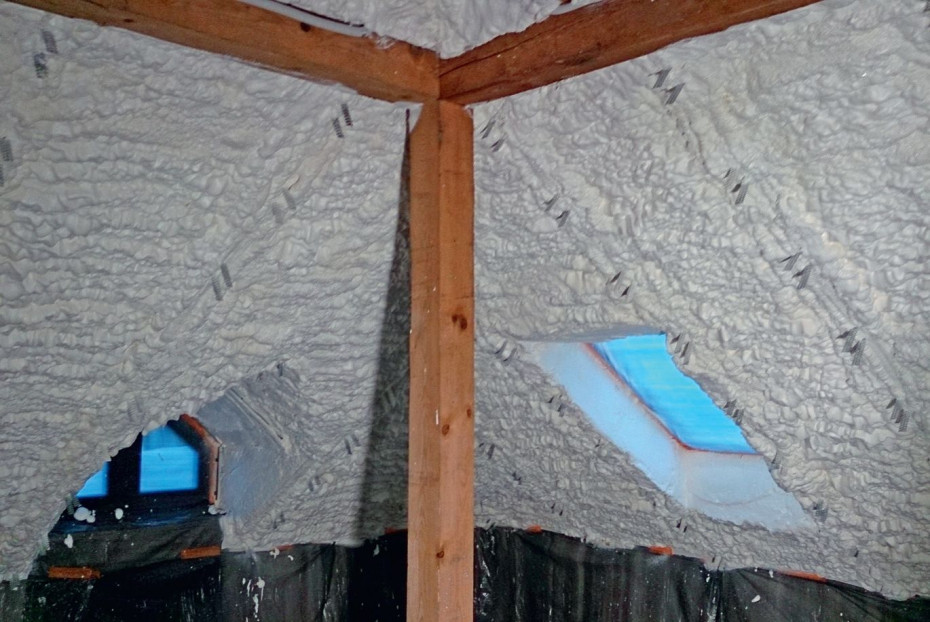 Docieplenie poddasza pianką