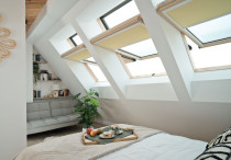 Trzy sposoby otwierania okien dachowych - jak dobrać rozwiązanie, które decyduje o komforcie na poddaszu?