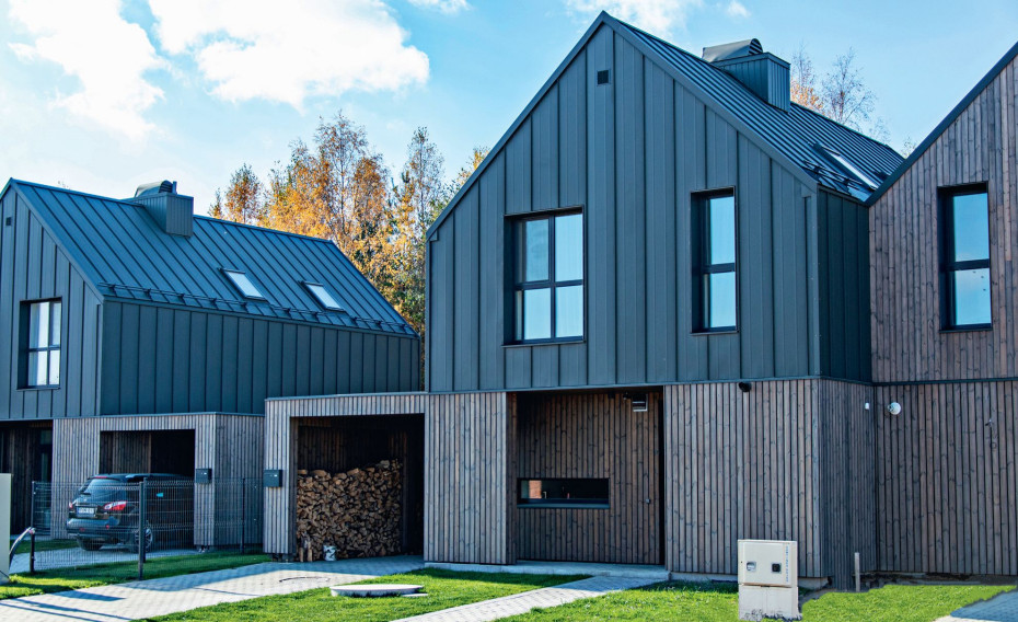 Jak wybrać panel dachowy na rąbek?