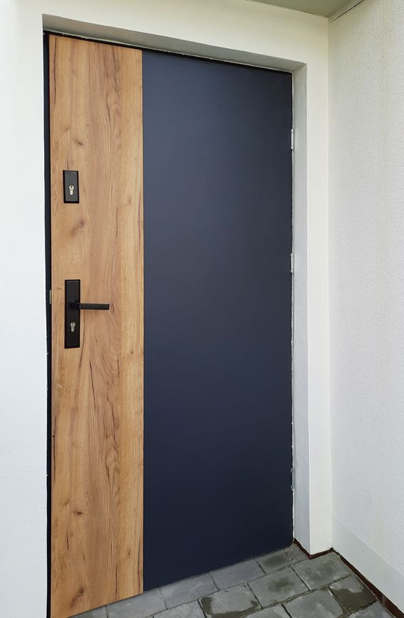 Bożena - Czytelniczka Budujemy Dom, drzwi zewnętrzne zamontowała w 1980 i 2025 r.