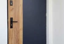 Bożena - Czytelniczka Budujemy Dom, drzwi zewnętrzne zamontowała w 1980 i 2025 r.