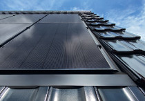 Zintegrowany system fotowoltaiczny SunLACE dla dachówek swissporTON