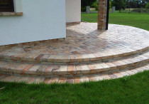 Nowa odsłona klasyki - płytki cementowe na taras