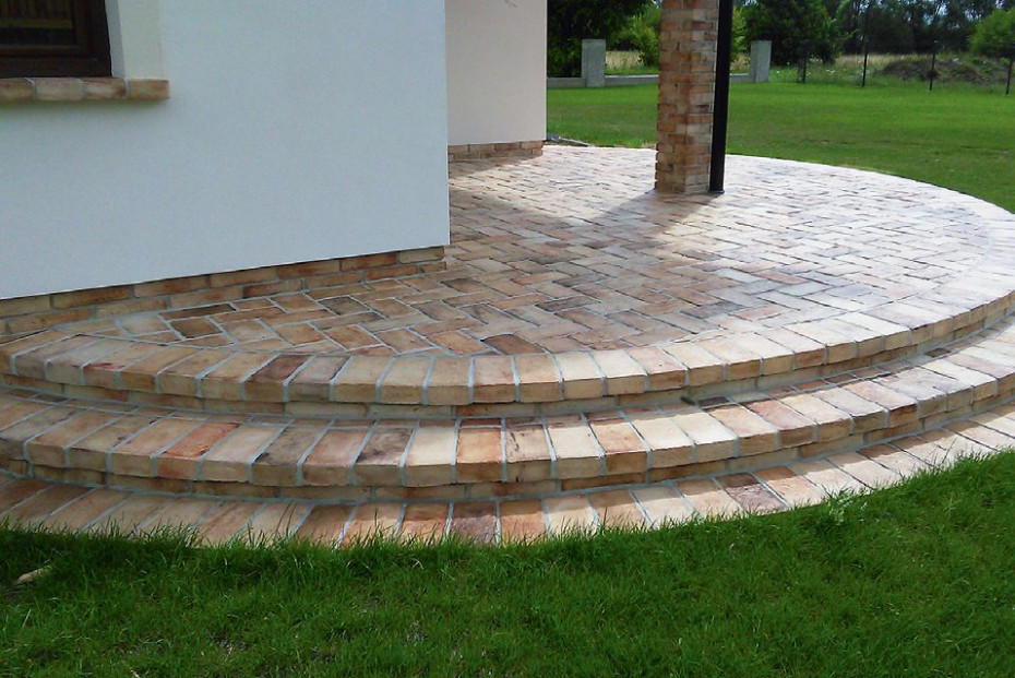 Nowa odsłona klasyki - płytki cementowe na taras