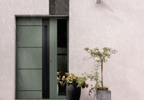 Drzwi wejściowe bez zadaszenia - swoboda projektowania bez kompromisów