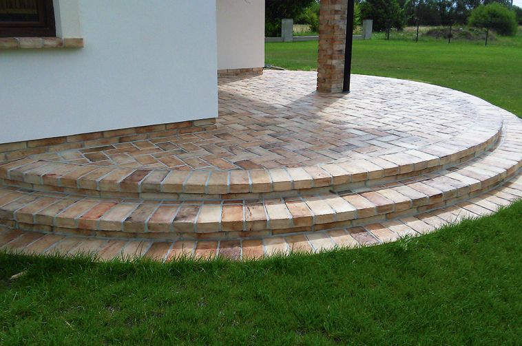 Nowa odsłona klasyki - płytki cementowe na taras