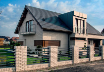 Dach na pokolenia. Dlaczego warto wybrać dachówkę ceramiczną?