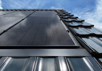 Zintegrowany system fotowoltaiczny SunLACE dla dachówek swissporTON