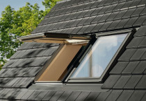 Nowe klapowo-obrotowe okno dachowe VELUX