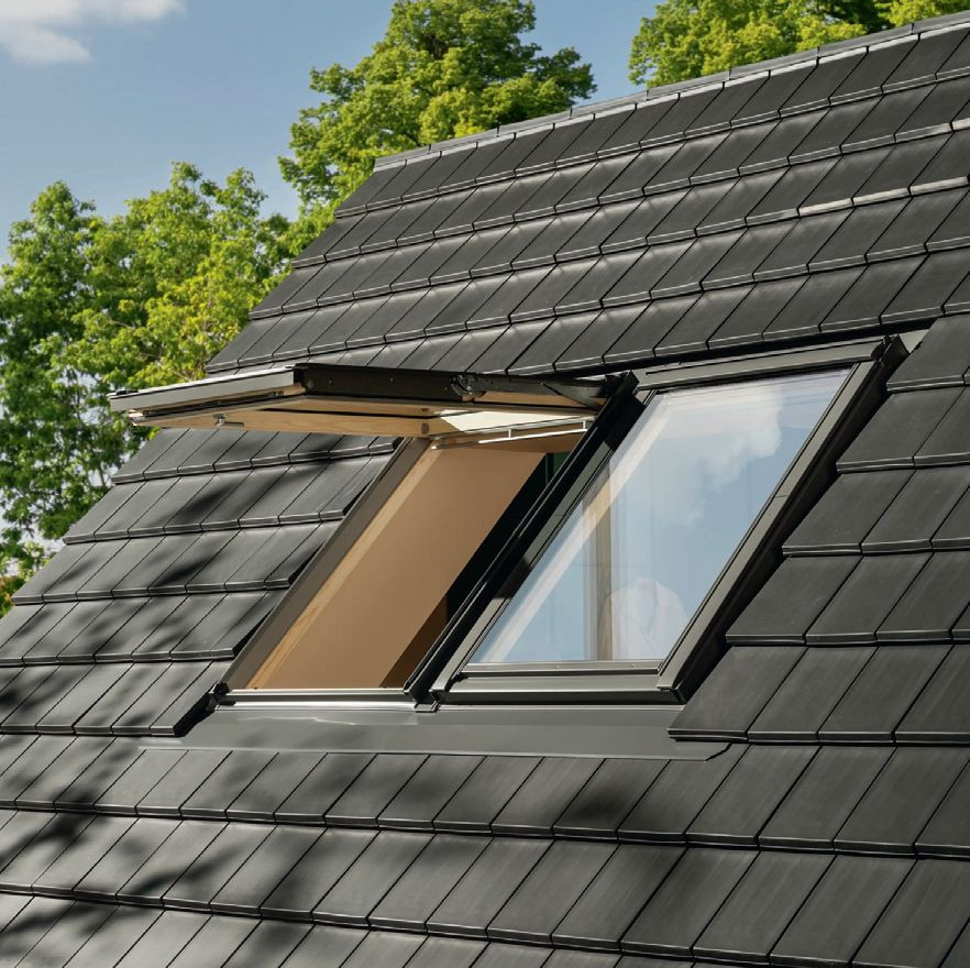 Nowe klapowo-obrotowe okno dachowe VELUX
