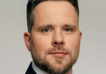 Nie tylko klimatyzacja. Zewnętrzne osłony pomagają ograniczyć przegrzewanie budynków