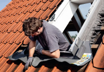 Jak przygotować się do wymiany okien dachowych? Nowy program wsparcia od VELUX