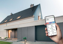 Komfort, bezpieczeństwo i automatyzacja - zalety elektrycznych okien dachowych FAKRO