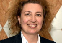 Jak pielęgnować drewno na zewnątrz, żeby nie szarzało i nie pękało?